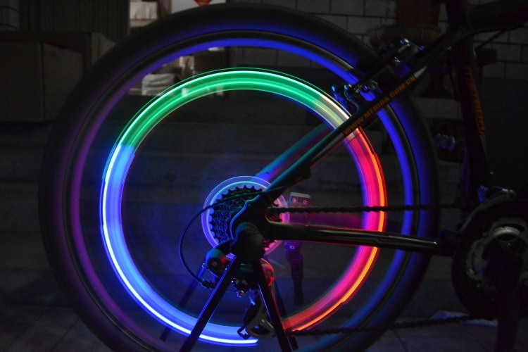 7 színű színváltós bicikli és autó / motor kerékszelepre - szelepsapkára szerelhető szelepsapka Neon LED fény világítás